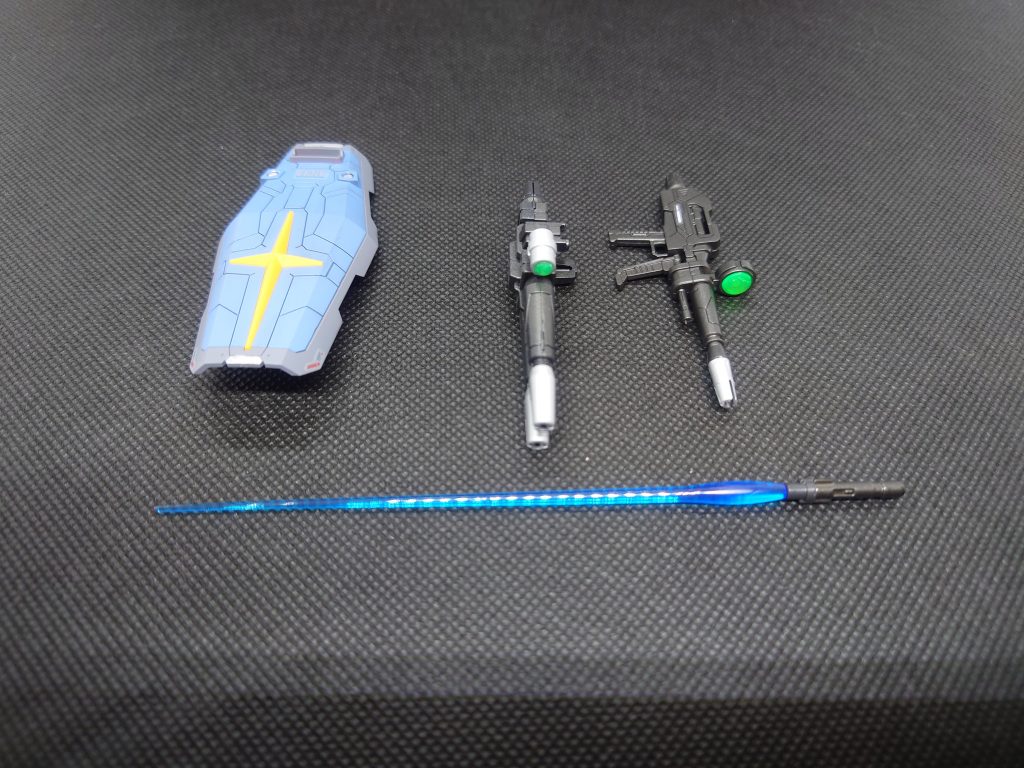 武器一覧。今回も制作過程の写真がまるでありません。毎回撮影を忘れてしまうので、後になって悔やみます。武器にもかなり細かなモールドがあり、成型色で仕上げる場合でも、スミ入れするだけでハイディティールになると思います。