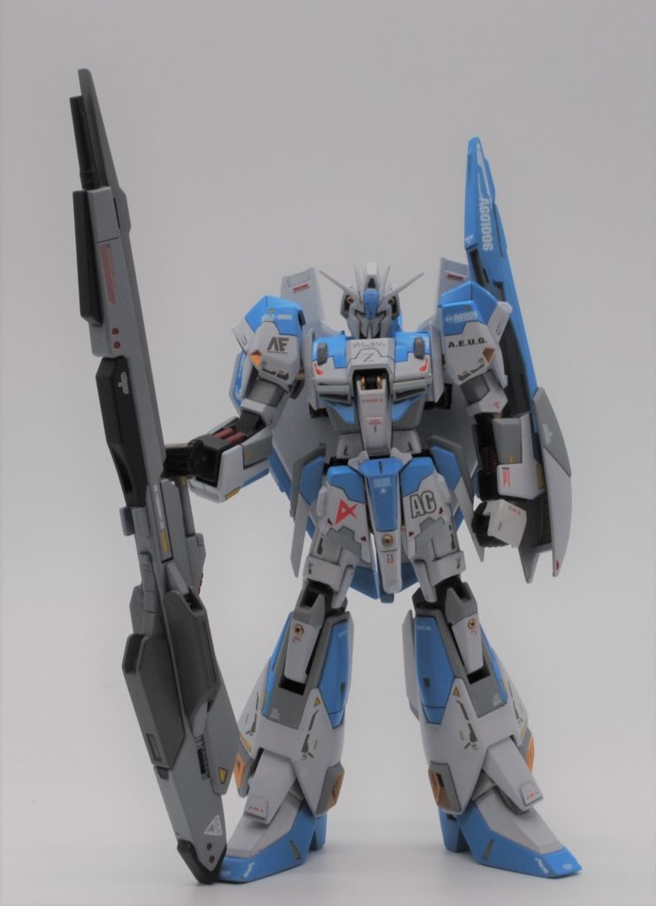 アムロ搭乗機という設定です。リバイブ前のモデルとなりますのでモナカ構造が多く塗り分けが大変でした。自分にしては良く出来たほうかと思います。