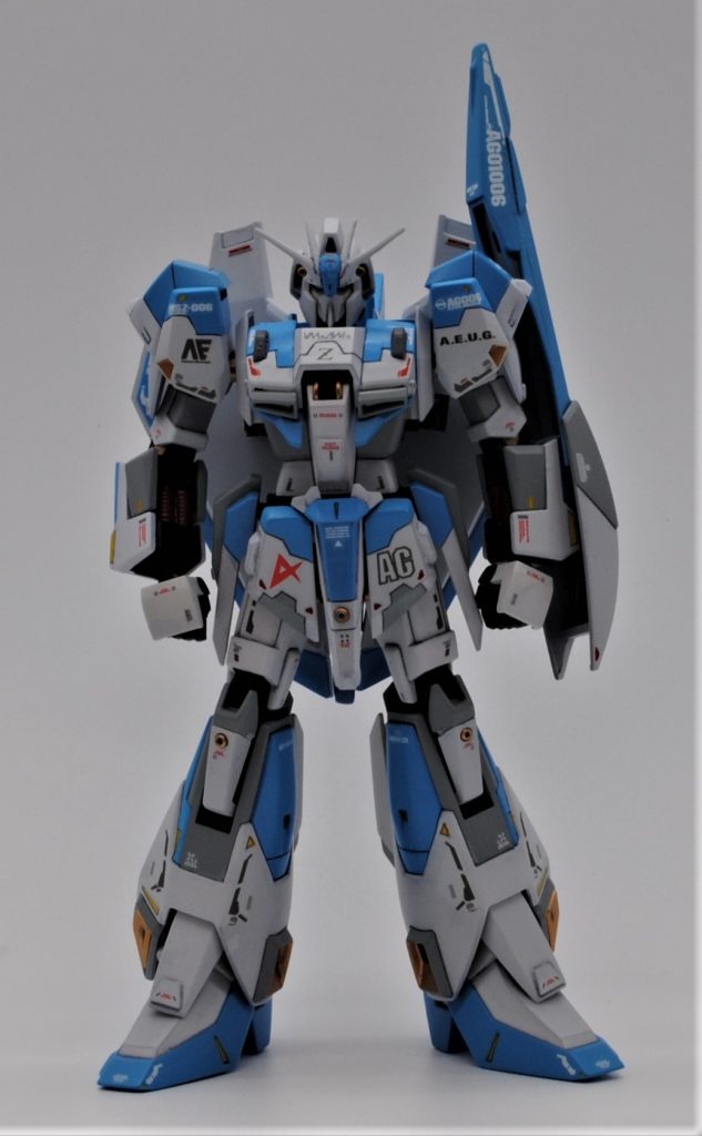 前面。例によってアンテナは折れておりましたので3Dプリンターによる自作です。