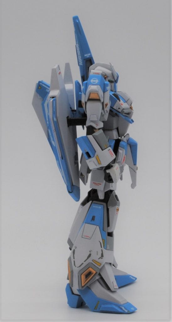 右側。デカールはRG用を使用。微妙に角度が合わなくて使えるものはそう多くありません。