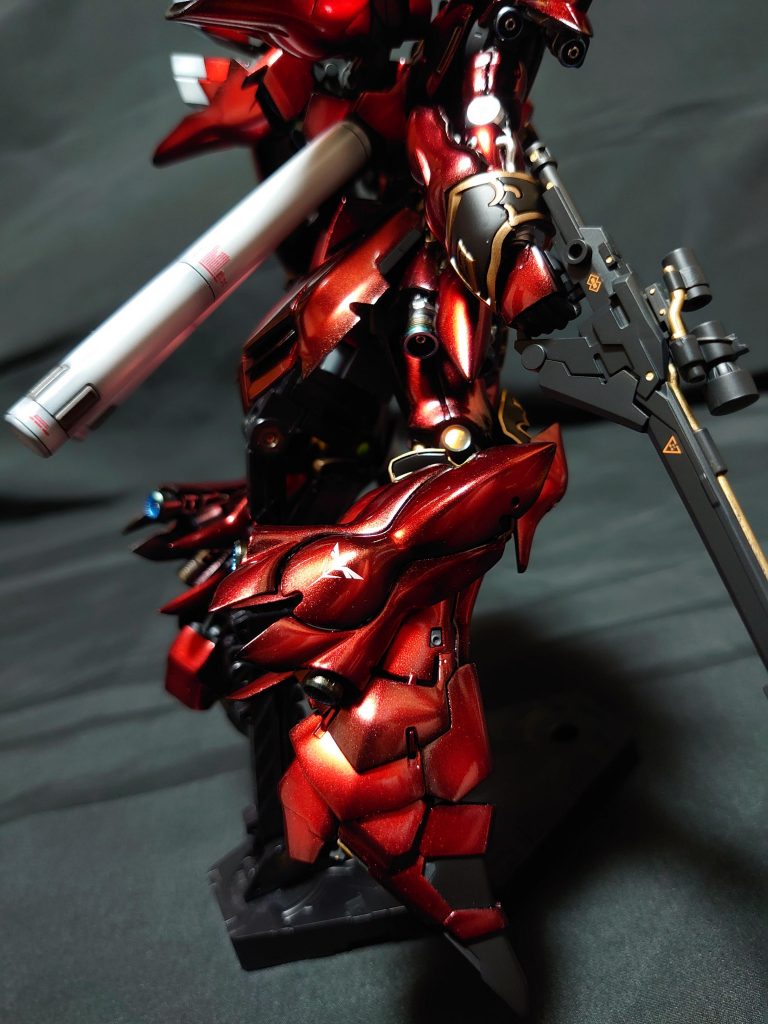 関節部はミラーシールを貼ってレジンでコーティング。デカールはシナンジュ用が購入できなかったので手持ちを少々貼りました。     バンダイ様デカールの再販もしてくださいー