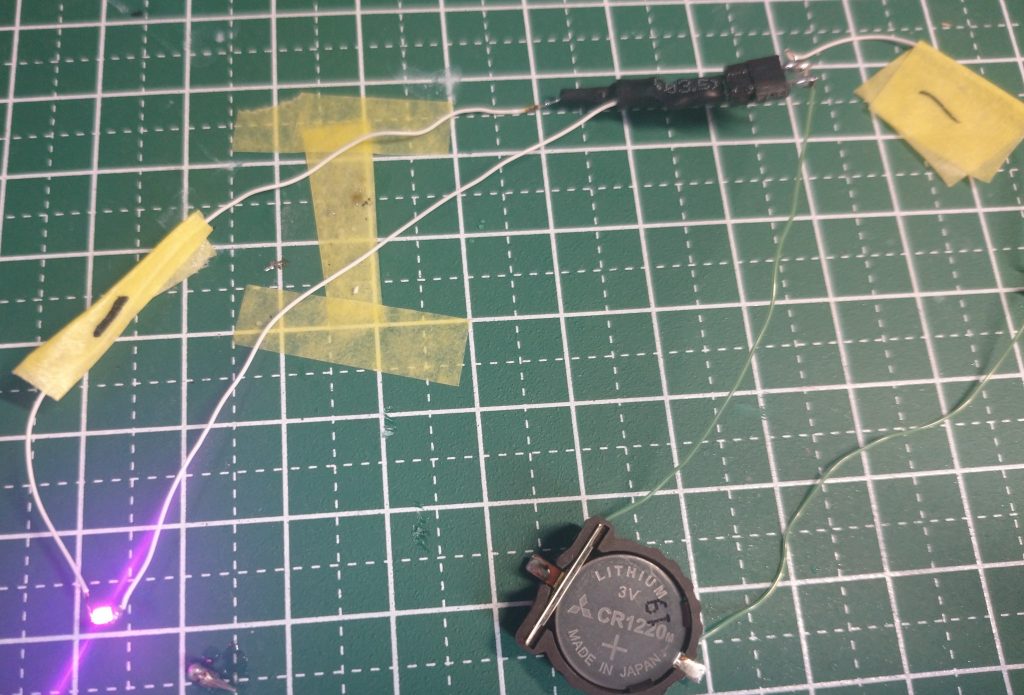 ハイゴックのモノアイをピンクに直しました。初めてチップLEDにはんだ付けしましたが不器用なのでなかなかうまくいきませんでした。