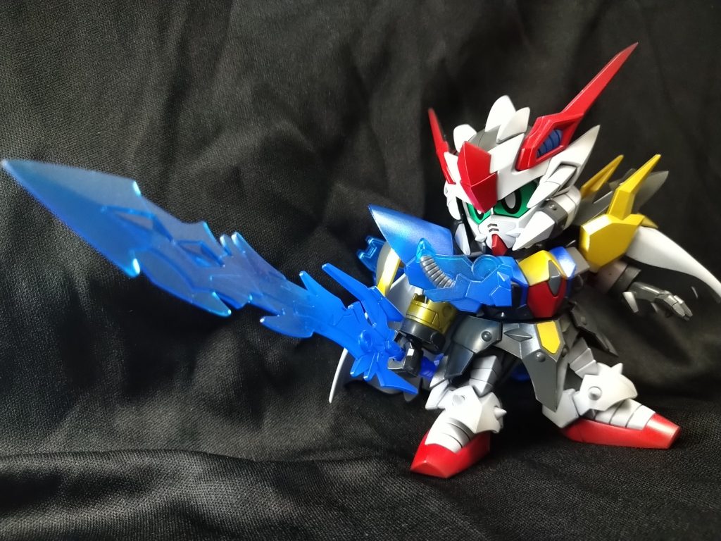 雷龍剣などは成型色のクリア感をのこしつつ、全体はクリアコートで艶ありフィニッシュにしてます…ですが、今回は艶消しでもよかったカモしれません（）