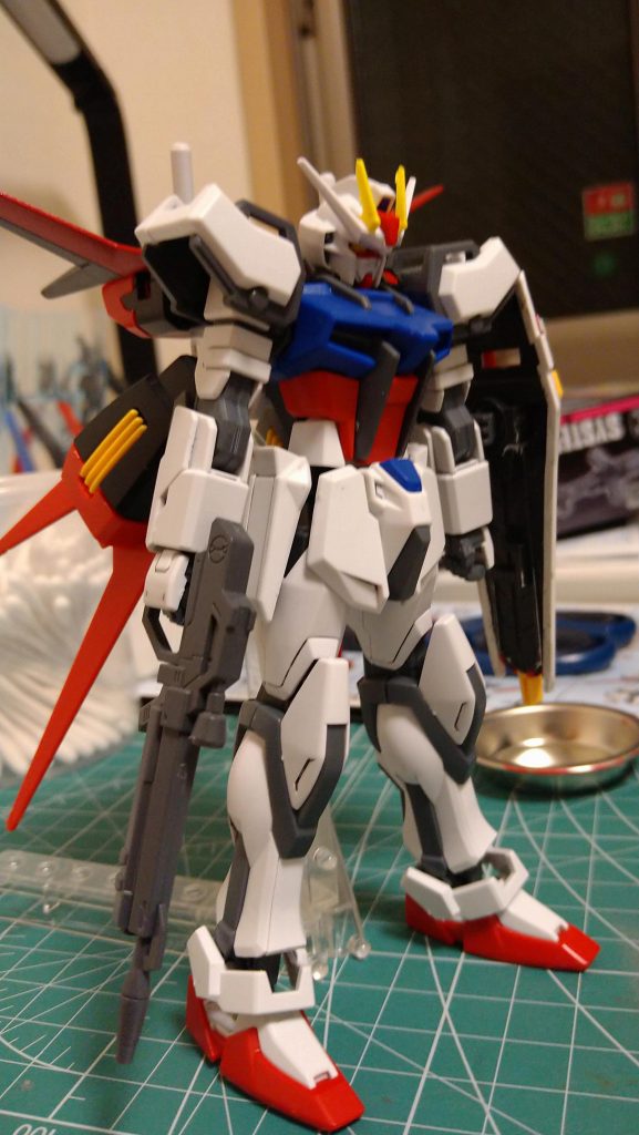 スミイレは、黒、アーマ裏、シールド裏は水性ホビーカラー、タイヤブラック筆塗り、よく見ると荒いです。