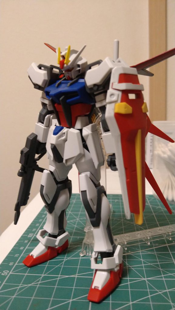 HGは腕軸、EGは肩軸なのですがHGの軸を切り、EGの腕に接着、接着した後硬化スプレーしました。