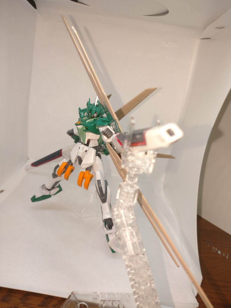 　ミヅキ「ってなんか、ボスっぽいのが出てきたよ！」　リーリエ「大丈夫！今のミヅキさんとジュナイパーさんなら全力のZワザが使えるはずです！やってみてください！ポーズはこう！」　ミヅキ「ポーズって何！？！？」　リーリエ「いいから！はやく！」　ミヅキ「やればいいんでしょやれば―――ポーズは…こう！」　リーリエ「ミヅキさん達のZエネルギーが空間に干渉して…ウルトラホールが開きました！成功です！」　ミヅキ「なんか空にあいた穴からビームバズーカが降ってきたんだけど！？これ使うの！？」　リーリエ「大丈夫！核の力を信じてください！！」　ミヅキ「そこは絆の力じゃないの！？」　リーリエ「いいから思いっきりぶちかましちゃってください！！！」　ミヅキ「もうどうにでもなれ―――！！」　？？？「ジュナイパーが放つゼンリョクのZワザ！」