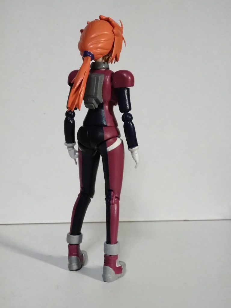 後ろ姿。ド素人なのでまず素材選びから失敗してましたね。😅そのおかげでほとんどの場所に手が入り元キットの部分はスネのあたりぐらいかと思います。とにかく凄く良い経験しました。通信教育の一種ですかね?😄