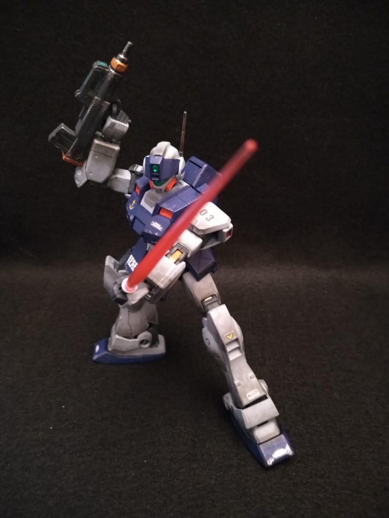 ビームサーベルを構えて