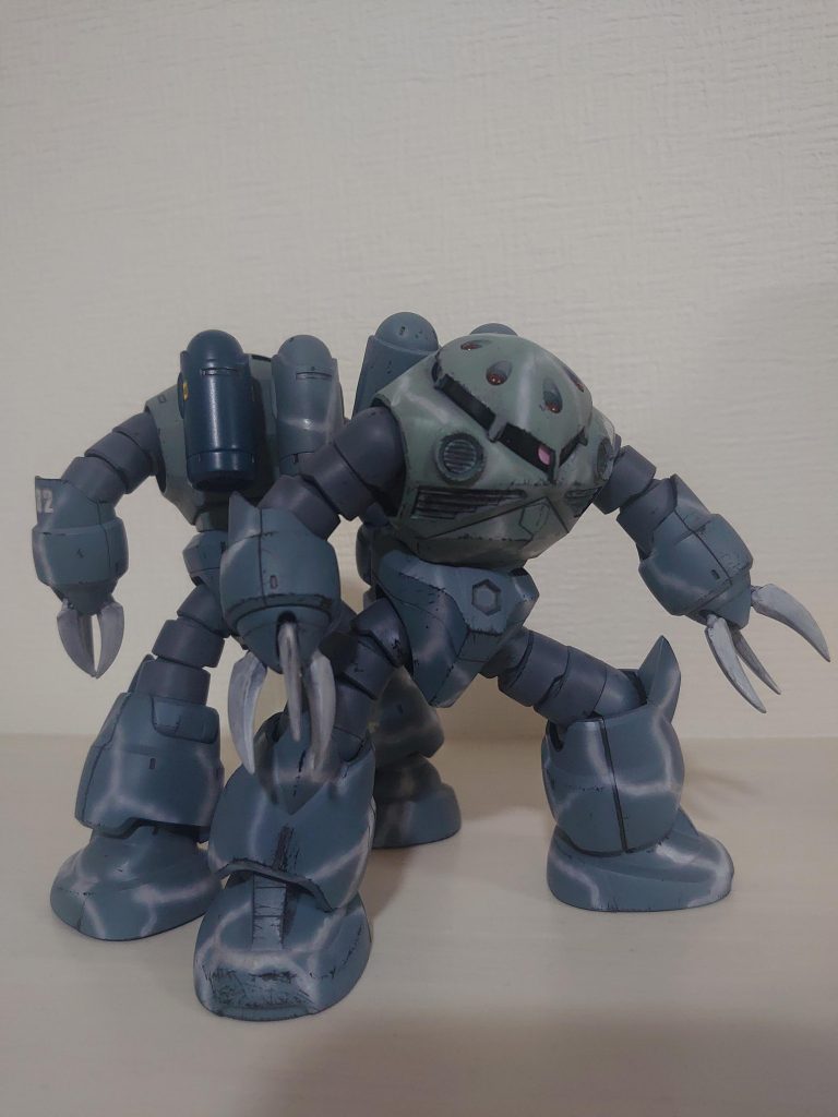 「少尉、何すかそのダサいジェットパックは？」「キャリフォルニアから新品が届いたんだがよ、ペンキが足りねぇんだとよ」というやり取りがあったとかなかったとか。