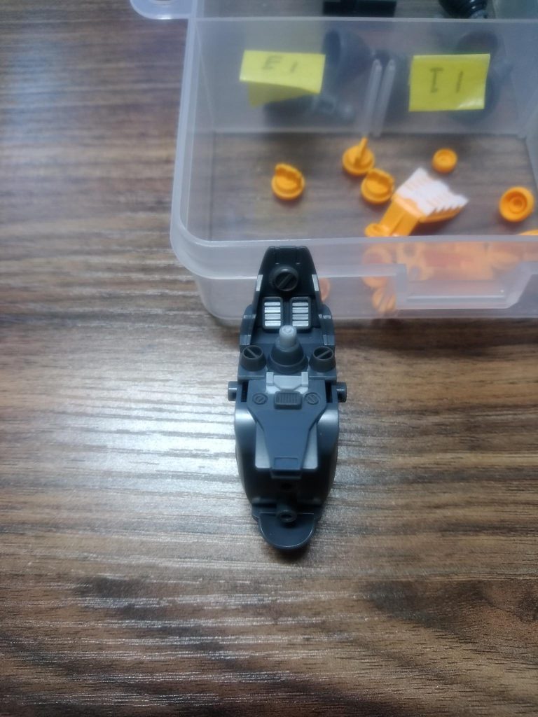 首は付け根を2mm位後ろに移動させ、3mm延長し、頭部の埋没感を軽減しました。下や上に頭を傾けることが出来るようになります。