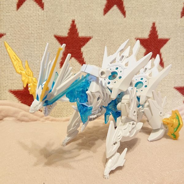 SDガンダム西遊記に登場する玉龍の龍形態をシャイングラスパードラゴンと劉備ユニコーンガンダムのパーツで再現今のところ製作環境が不完全な為大胆な改造や塗装はまだ出来ませんがこの状態からどのような姿にするか色々検討しますお楽しみにぃ〜！（2枚目）