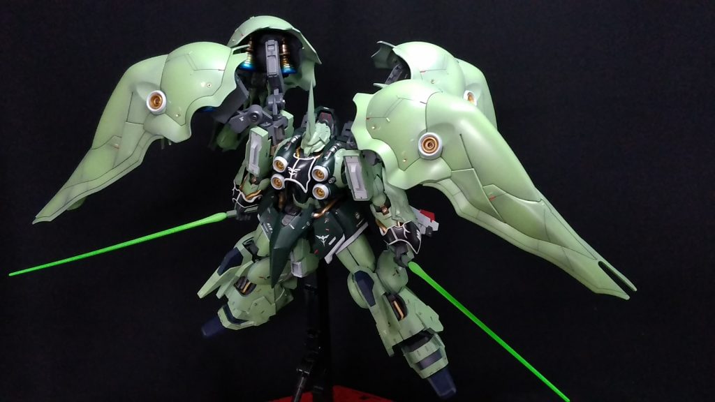 ビームサーベル抜刀。