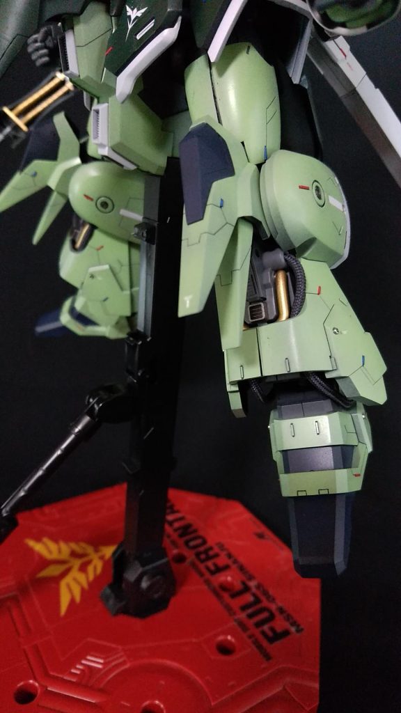 すねにパイピングとダクト追加ディテールあげてます。