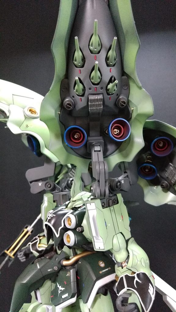 バインダー裏です。シイタケ冷却フィン追加、バーニアにICソケット追加ディテールあげてます。