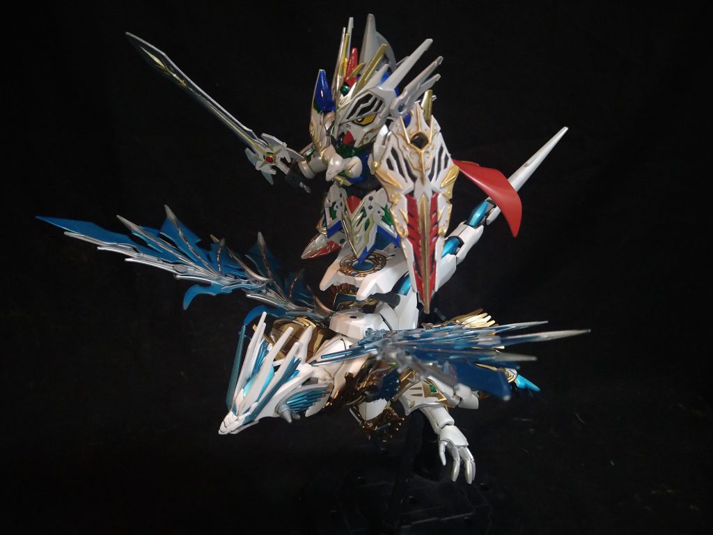 台座は角度調整可能なので、ドラゴンをスタンドで角度を変えても自然な機乗をさせられます