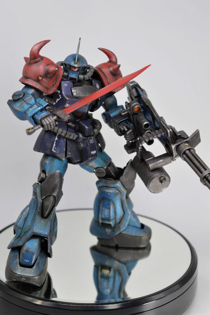 抜刀。20年以上昔のキットとは思えない素晴らしいプロポーションに感動しました。目の上と肩の合わせ目が目立ったので消しています。キット付属のシールは使用していません。