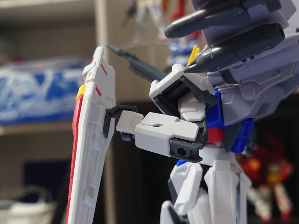 シールドの持たせ方を変更してたりする