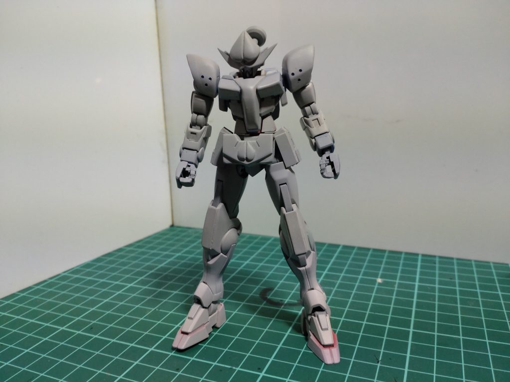 成形が終わり最初のサフ状態。