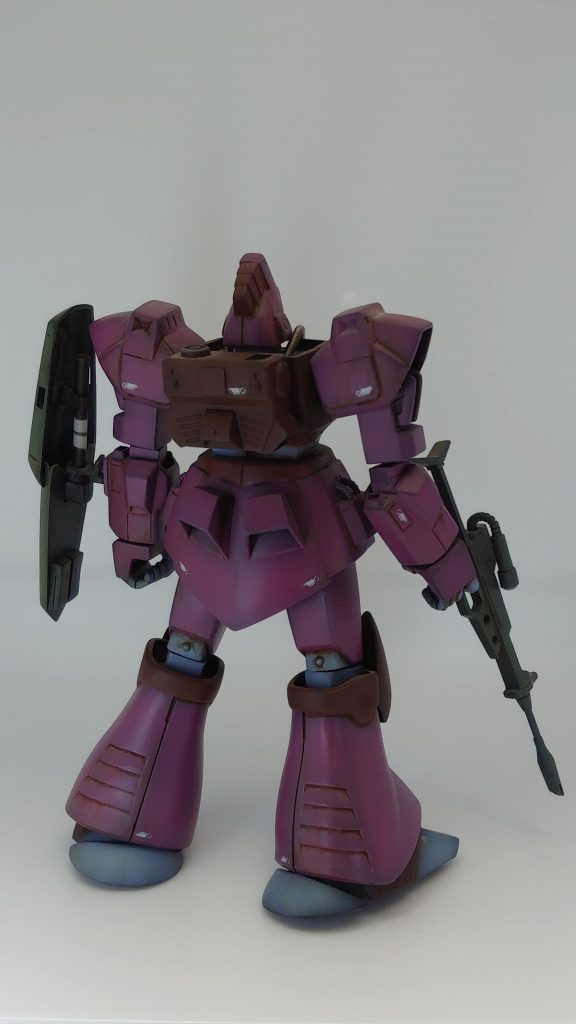 シールドは伸縮可能とし、グレネードランチャーを追加。