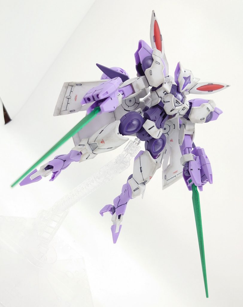 発売日に買いましたがようやく作ることができました。これまでのガンダムシリーズにあまりない造形なのであまり手を加えずに作ってみました。まだプロローグを見ていないので、一般配信されるまで、もう少し待ちたいと思います。