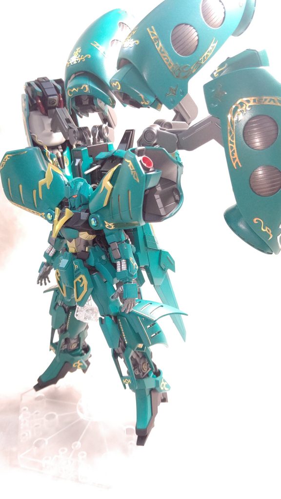 　この状態が一番の見せ場です。。　通常の操縦はミネバ自身が行うが、戦闘宙域のように細やかな回避運動が必要な場合は、サイコジャック技術の応用によりバナージの乗るユニコーンに操作を預ける。。