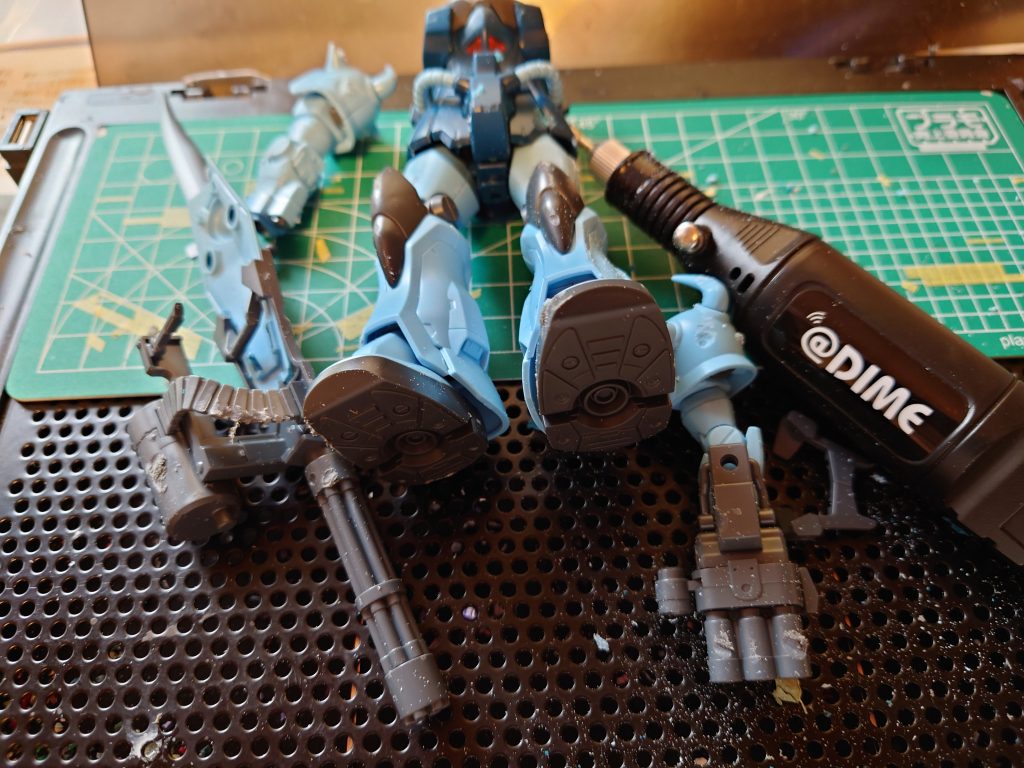 雑誌ダイムの付録についてたUSBのルーターで、がりがりとダメージ加工しました。