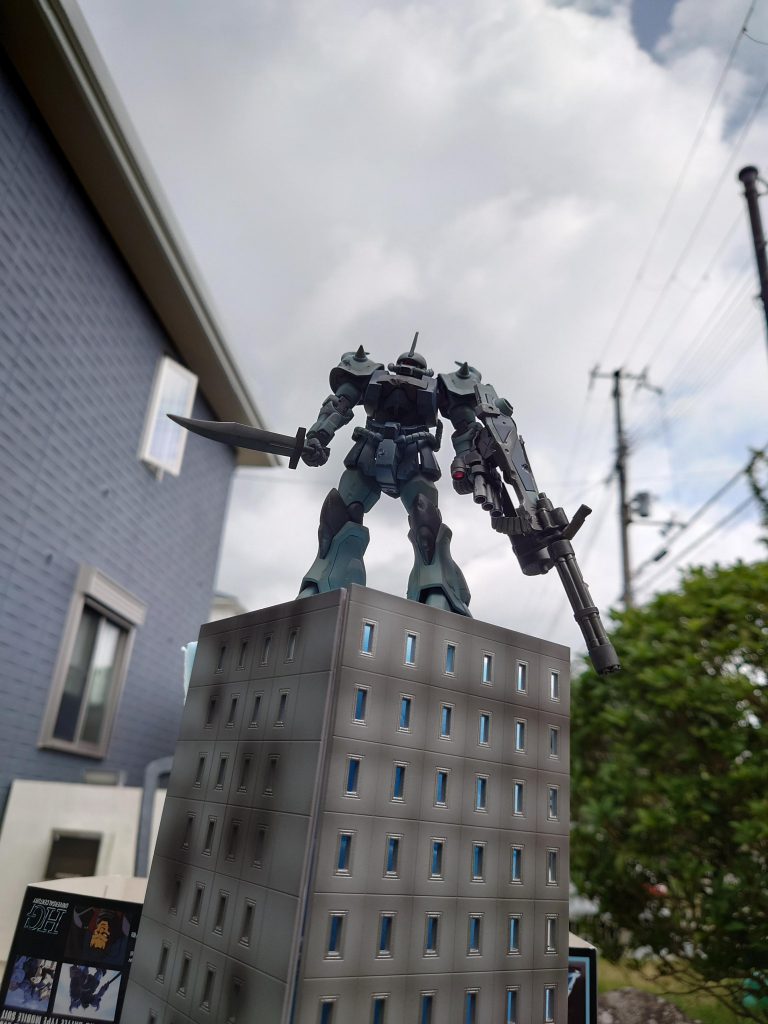 野外撮影、あまり天気よくなく曇りゾラの方が逆に、雰囲気でましたね(笑)背景いろいろ写っちゃってますが、切り取れば、アニメのワンシーン再現できます