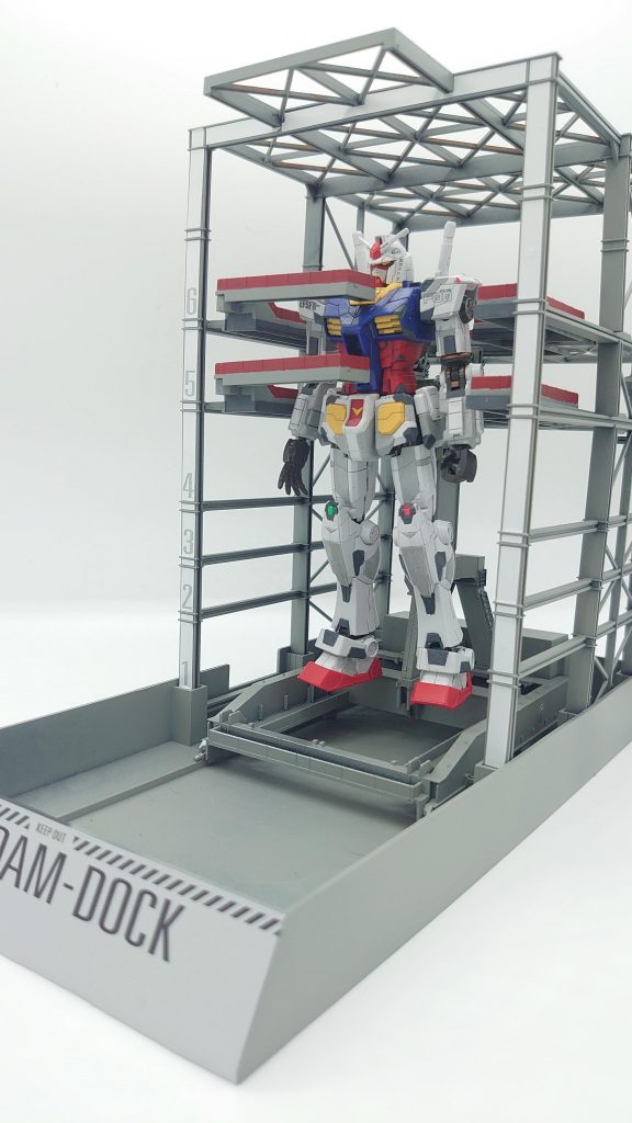 待機状態。スマホのカメラを上下逆さまにして撮影すると煽り感がでますね