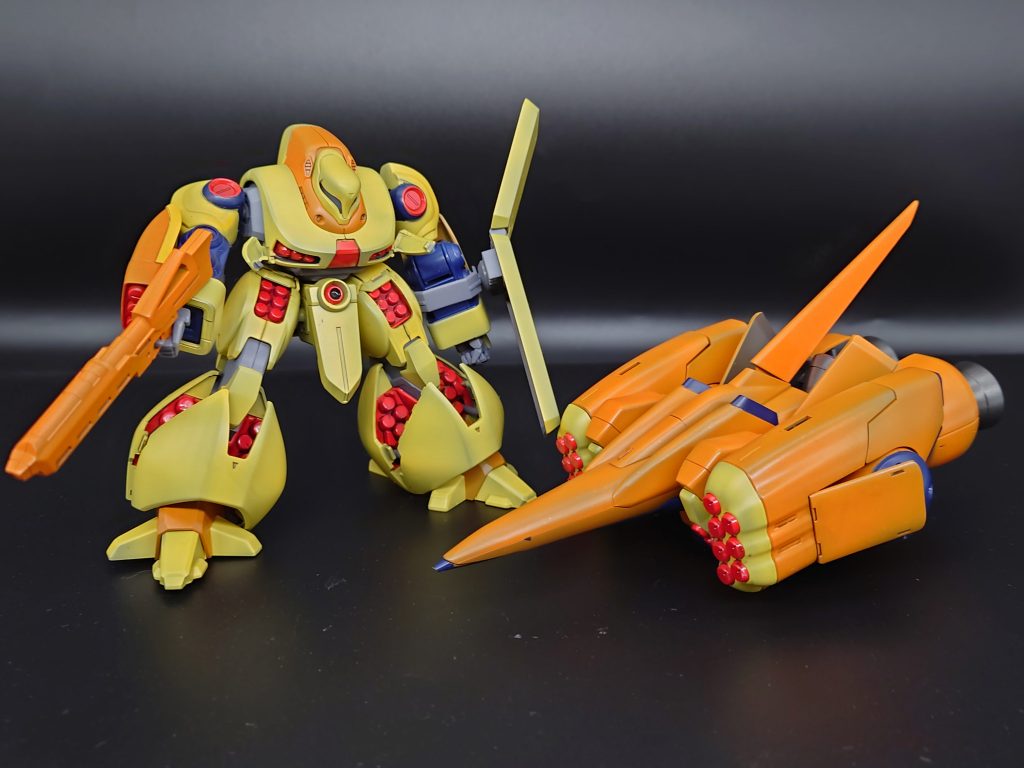 背中のメインスラスターと分離出来ます。