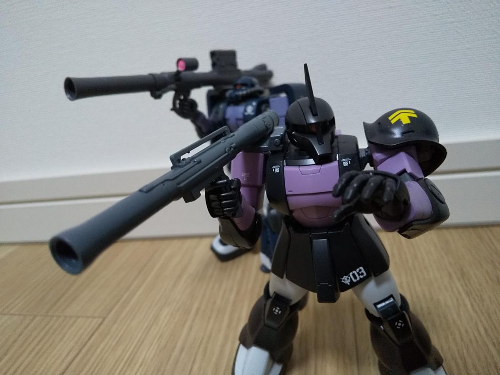 オリジン版高機動ザク(ガイア機)と共に。