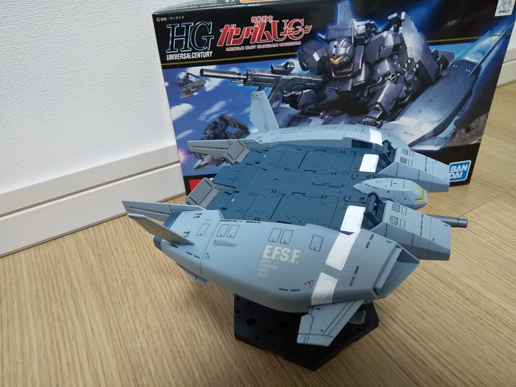 白はガンダムマーカーEXのニューホワイトを使用しました。隠蔽力はとても強いですが、塗りムラが出やすいですね。