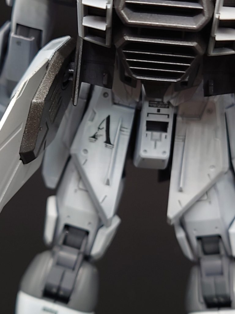 背面のAのおっきな水転写デカールだけ貼るの失敗しました、残念！！