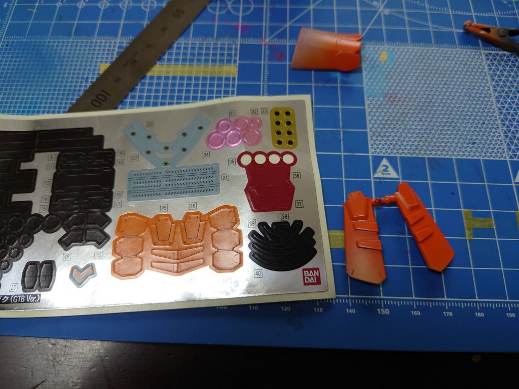 今回マスキングには、付属のシールをマスキング代わりに使って時短しました！