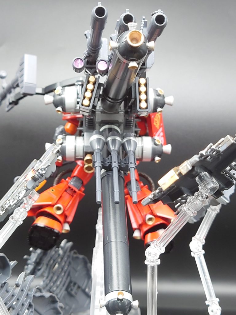 ロケットバーニアにこんな重武装してたら、あぶなくって仕方ないと思うけど…