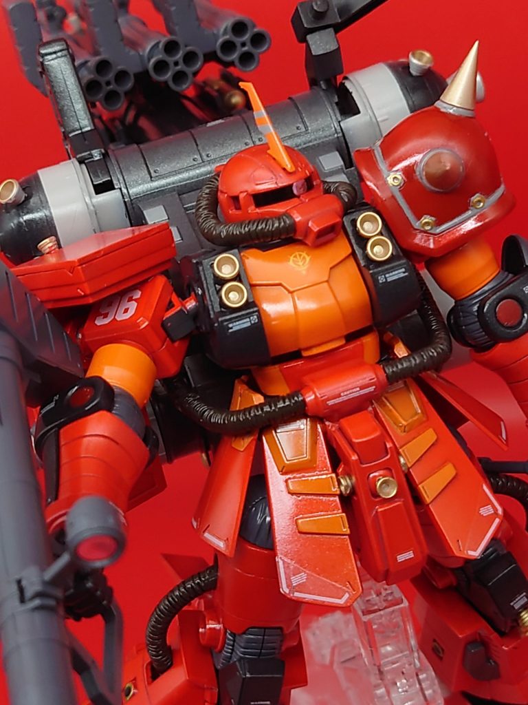 赤い機体に、あえて赤い背景色で撮影してみました！とても情熱的です（笑）