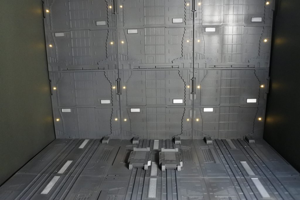 LEDの明るさは可変抵抗器を付けたので自由に変えれます。この写真は明るさを抑えた写真です。1/100サイズもギリギリ入ると思います。