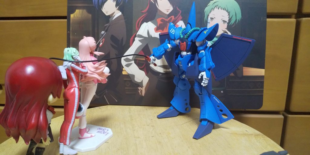 :海蛇だ。巻き付かれたり、複数で蜘蛛の巣状で掛かってしまったら、高圧電流流しを受けてしまう。…パイロットスーツを着たアイナやラクスを高圧電流流しを受けてるのを見てみたいな…(洗脳)