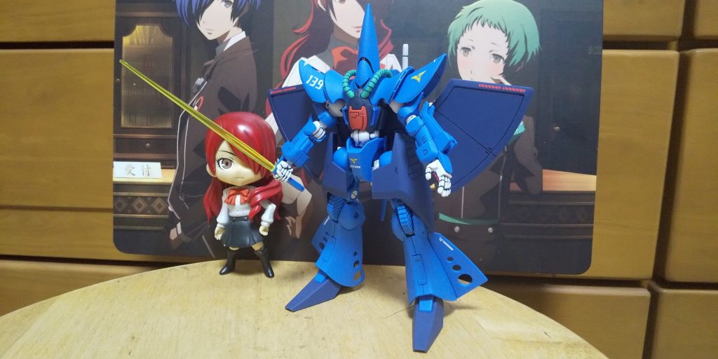 :Bサーベルだ。2本付属してるぞ。因みに収納時はキュベレイみたいなビームガンとしても使えるのだ。ブリリアント