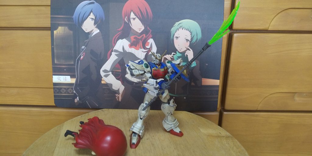 :ビームグレイヴだ。パルチザンや薙刀の形の武器はエクセレント!これで処刑にしてやる!