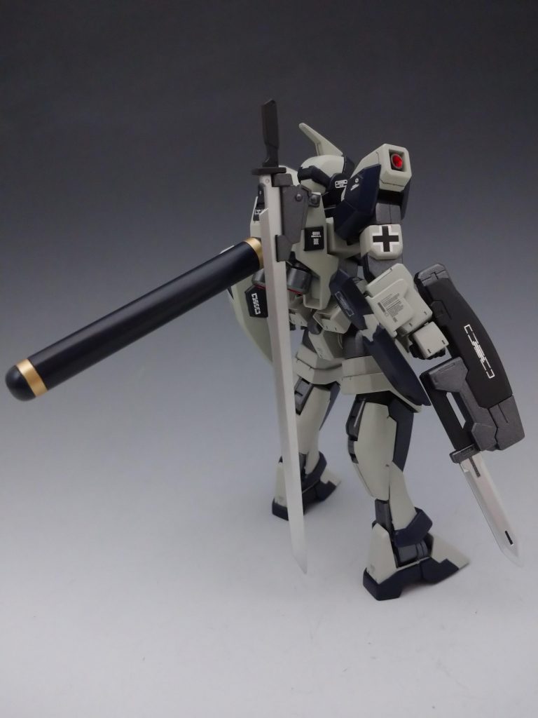 胸部や肩にはちょうどいいサイズの十字マークを持っていなかったので腕に使用しました。いいアクセントになったかと思います。