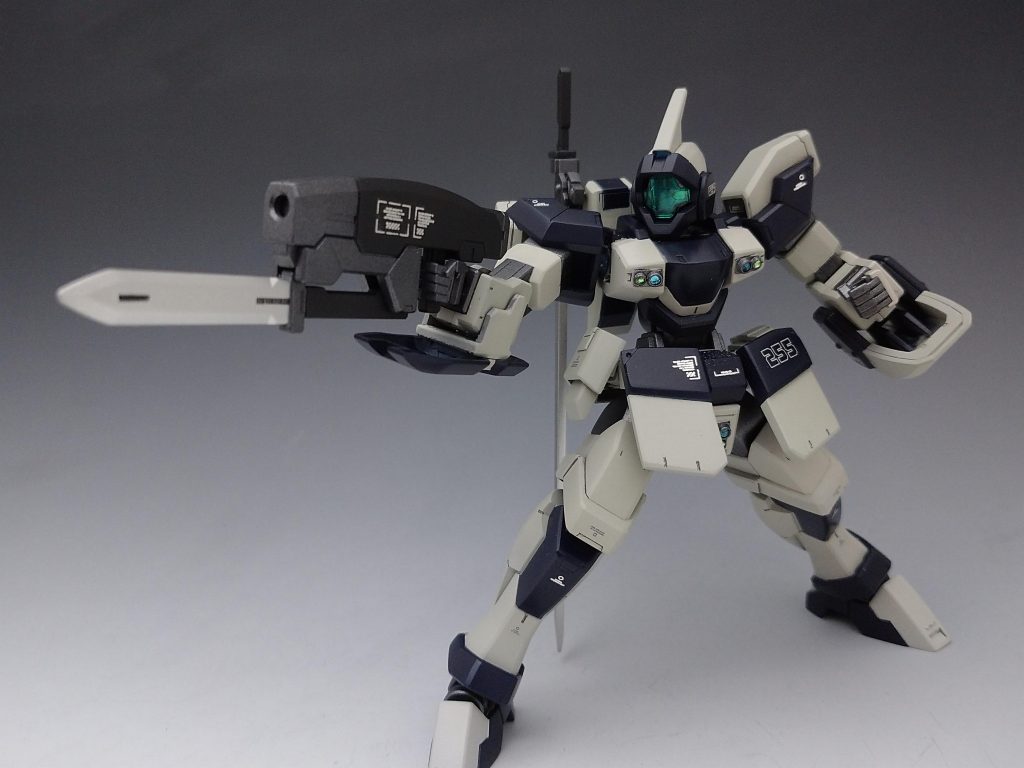 キットのままだとスカート部分がないため股関節丸出しでそれは好みではないためスカートを追加工作しました。