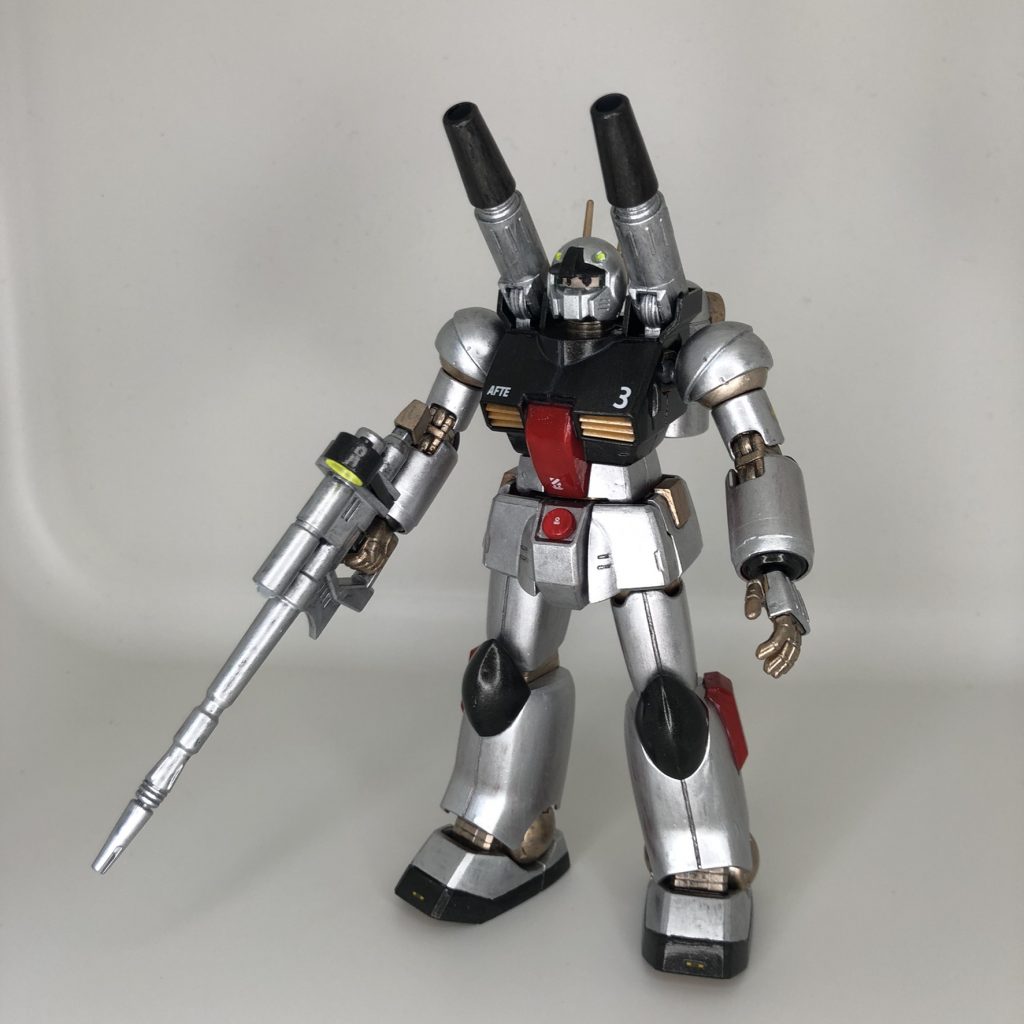 アクリジョン筆塗り：シルバー・黒鉄色・カッパー・赤・蛍光イエロー水転写デカール：境界戦機プラモのおまけでもらったやつを流用（かなり控えめに貼りました）水性トップコート（光沢）Mr.ウェザリングカラーマルチグレーで墨入れ投光器の光る面はレジンでレンズ感を・ライフルのスコープ先端は100均の宝石シール・後端は投光器と同じ処理です。