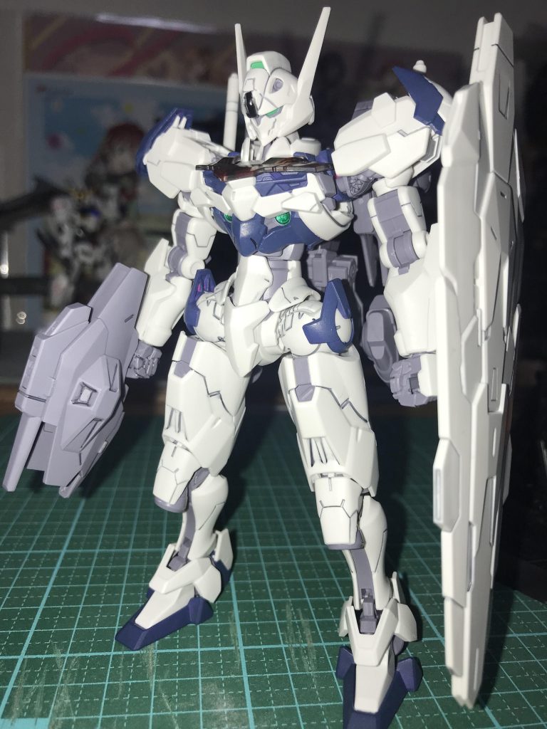 正面から。墨入れとピンク部分をブルーに変更。元々はニジガクのあの人のイメージ機体にするつもりだったんですけどデカール製作がまだできておらず…