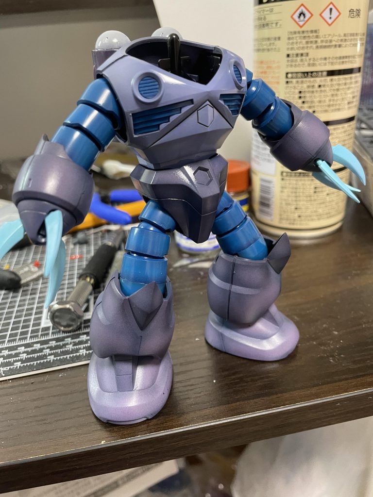 合わせ目も消してないし、バリも残っていますが、グラデ塗装だけでもかっこいいなと私は思いました😆さすがバンダイ！