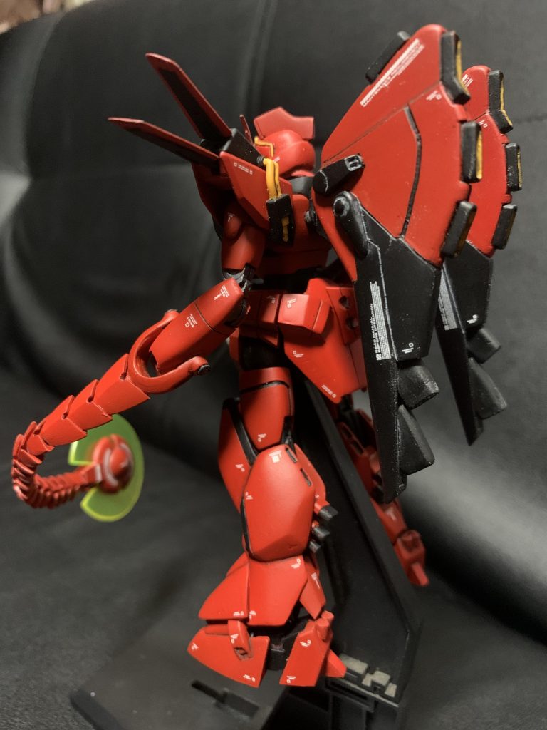 特徴的な武装「スネークハンド」は、デザインワイヤー「自遊自在」を芯に通しています。かなりフレキシブルに表情を付けることが可能です。