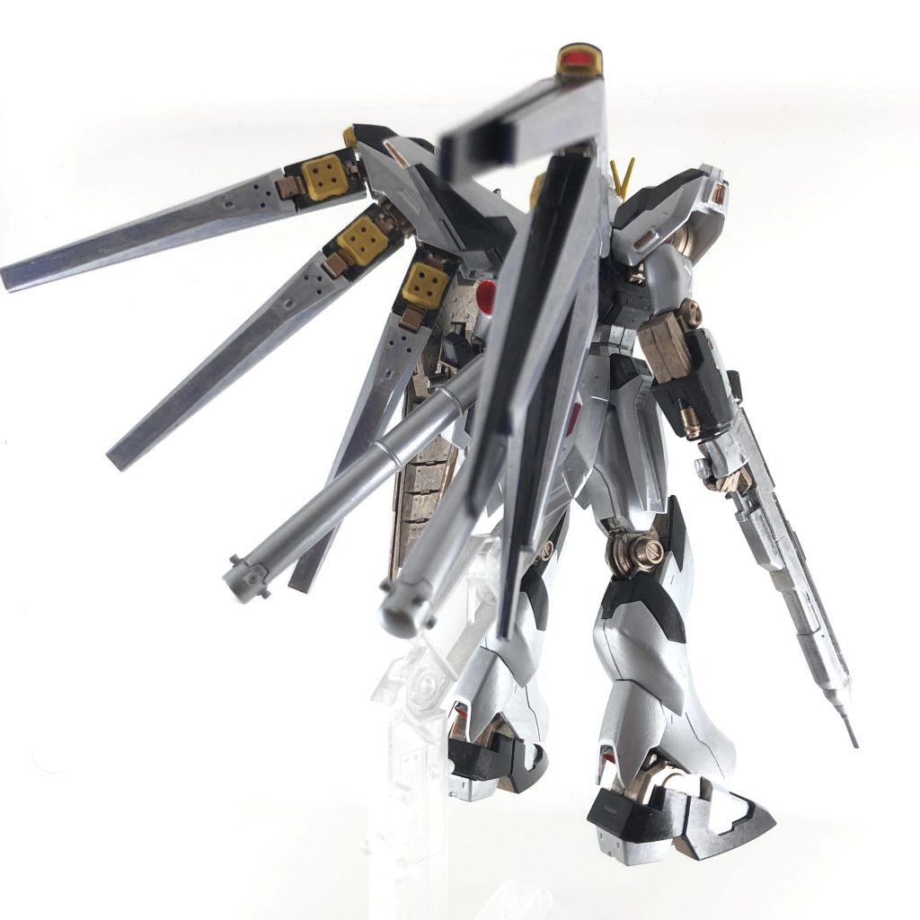 ファンネルは一体化パーツが多くて塗り分けがしんどい…。完全に気力が尽きてますね。