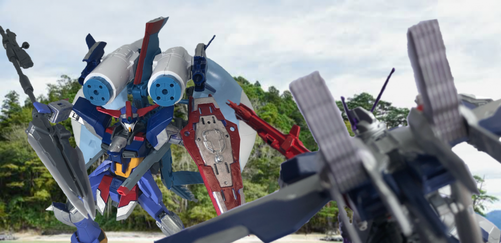 XM-RQB515 試作複合ビームランスアビス開発時に製造された試作品。前端に実体槍剣、後端にビームライフルを持つ複合兵装で地上・水中・宇宙問わず使用出来るアーヴァンクスの基本装備。槍部分はブレードが稼働し中央部からビーム刃を展開する事でフェイズシフト装甲搭載機にも問題無く近接攻撃を行える。アーヴァンクスで採用された一方、アビス開発時にはライフル部分が不要、複合兵装では機構が複雑化により信頼性に欠けるなどの評価で制式採用はされなかった。