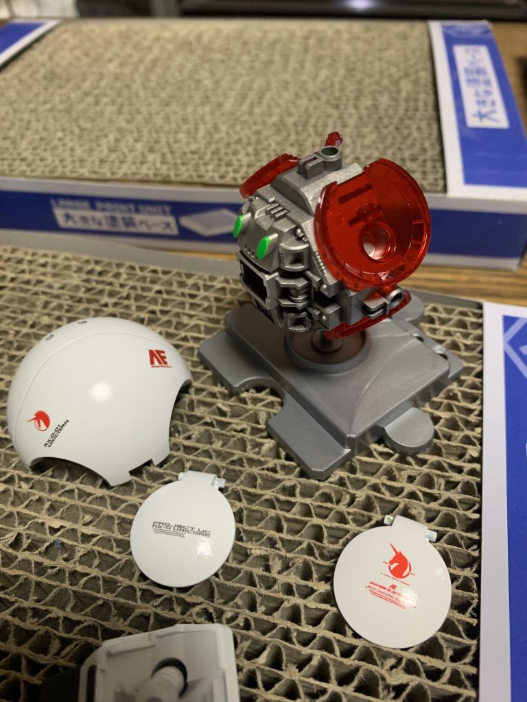 ハロ+ゼータ同様、こちらも要所要所にデカール貼りました。ハロの右ほっぺのデカール、色違いを2つ組み合わせるのって、なんだかカックイー♡