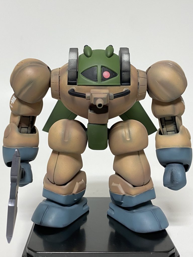 ジオン軍重モビルマッチョ アッグのドラ○エ地方でのすがたアッグのボディにバキバキマッチョな手足。武装はヒートしないただの重合金の塊ハンドアックス