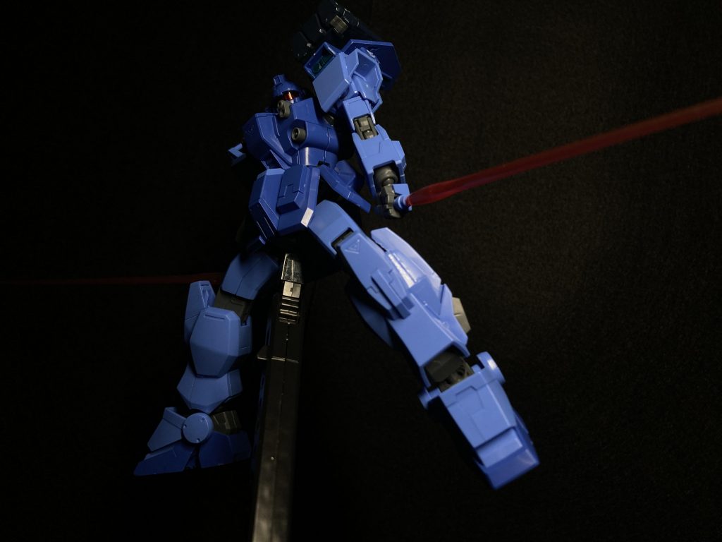 もちろんビームサーベルも持てます！